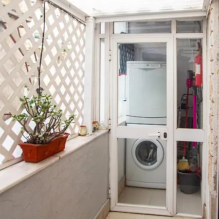 Quirky 3 Bedroom Floor In Bicasao Paulo Lisbon